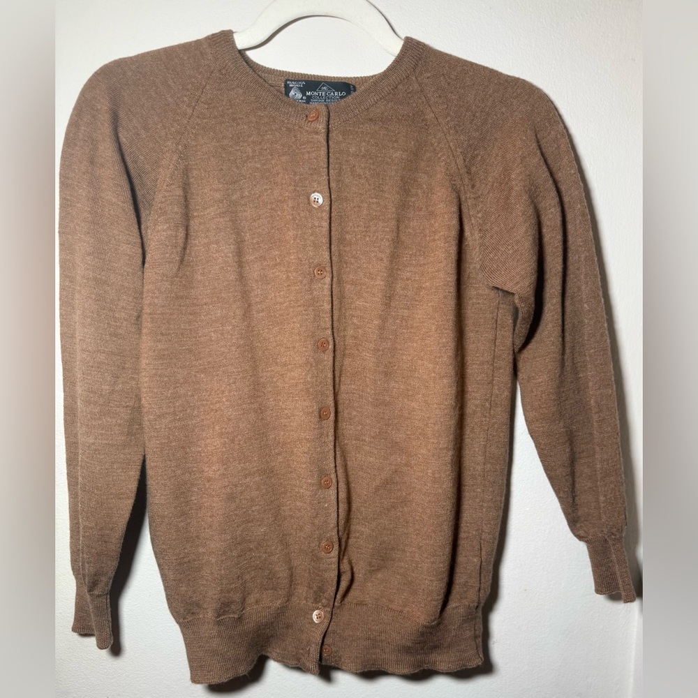 Monte Carlo Sz Medium MAGNA WOOL, Shrink resist Cardigan EUC. No callouts.